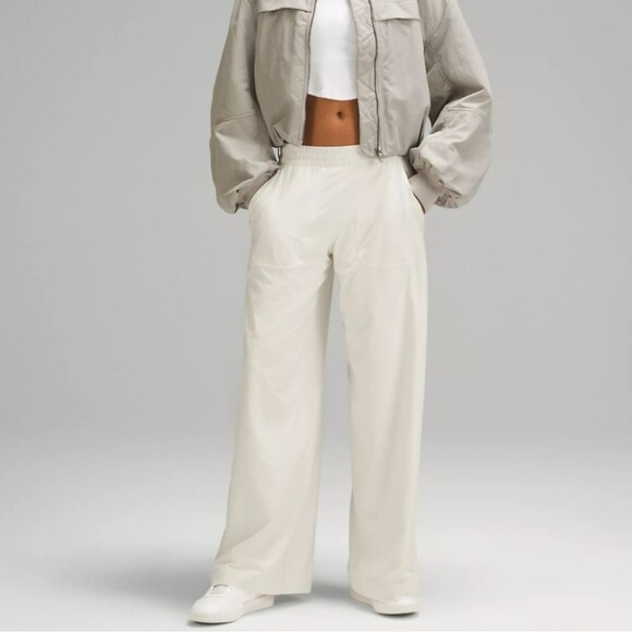 lululemon athletica Pants - Lululemon Swift Mid-Rise Wide-Leg Pant in color bone size 2 new no tag